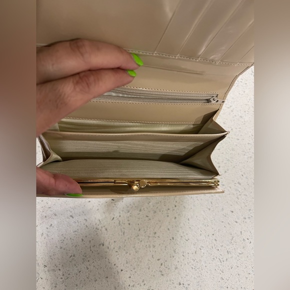 Gucci Wallet Like New (EUC) - Picture 7 of 15